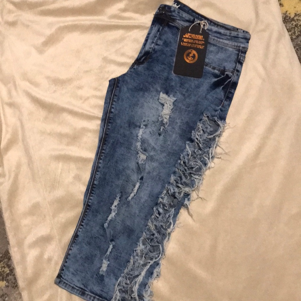 *NEW* Super Stretch Ripped Denim Capri